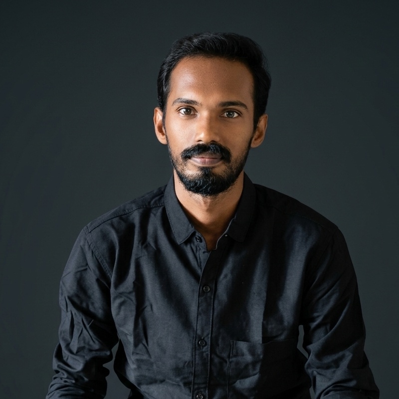 Sijomon Eanas - Founder / Director